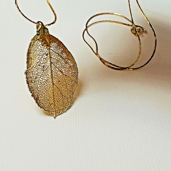 Vintage Gold Electroplated Real Leaf Pendant Necklace 24" Fine Fillagree Texture - Picture 9 of 14